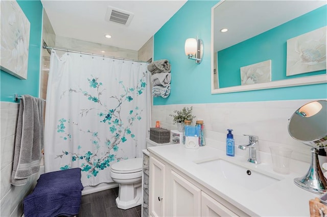 731 Stafford Ave, Staten Island, NY 10309 - full bathroom with vanity, a shower with shower curtain, and wood finished floors