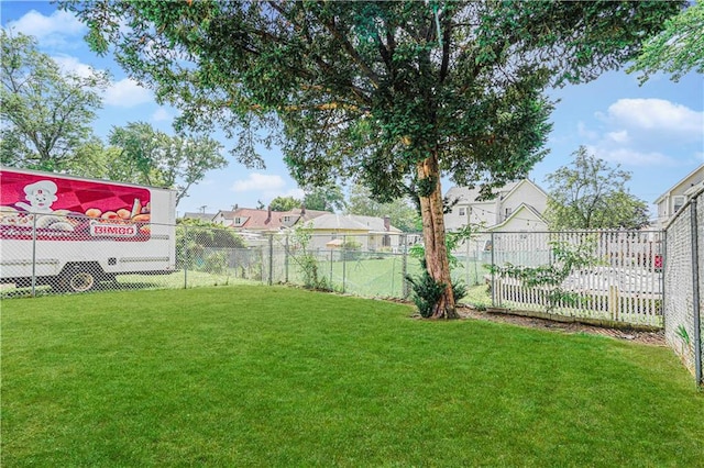 134 S Ave, Staten Island, NY 10303 - view of yard featuring a residential view