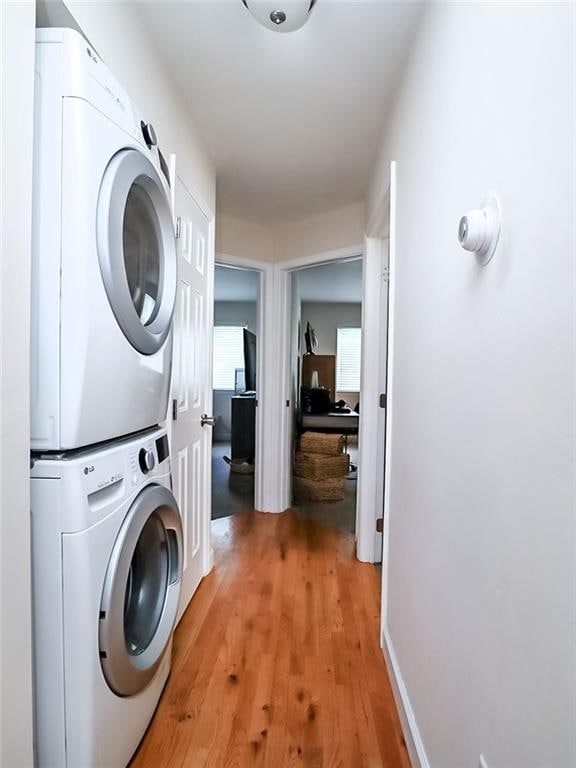 54 Poplar Ave, Staten Island, NY 10309 - laundry area featuring estacked washer and dryer and light wood-type flooring