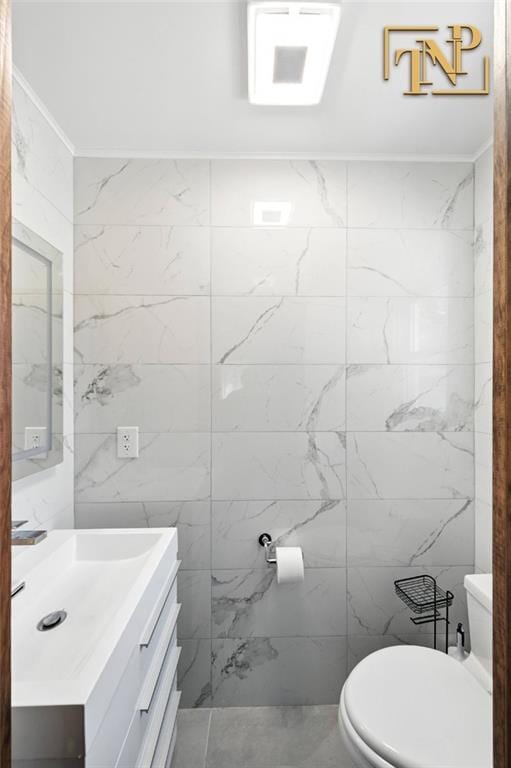 7 Kunath Ave, Staten Island, NY 10309 - bathroom with vanity and toilet