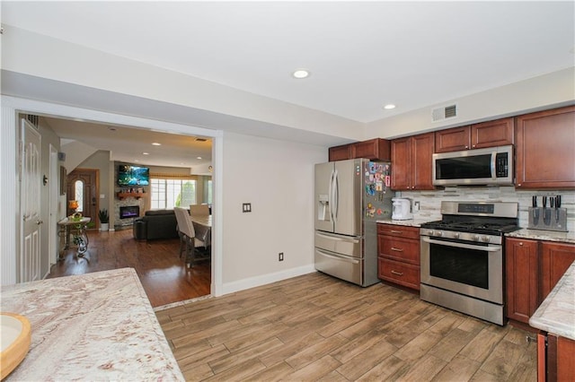 37 Quail Ln, Staten Island, NY 10309 - kitchen featuring stainless steel appliances, light wood-type flooring, backsplash, recessed lighting, and open floor plan