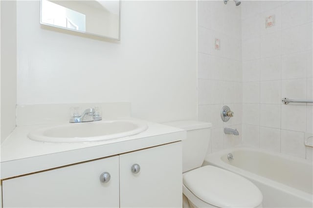 37 Quail Ln, Staten Island, NY 10309 - full bath featuring vanity and bathtub / shower combination