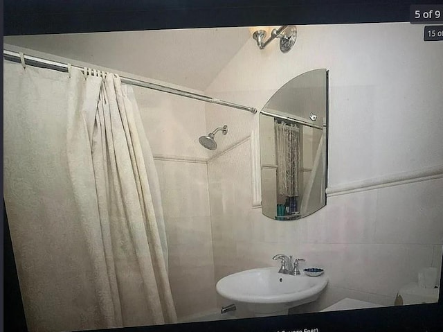 555 Bronx River Rd Unit 5E, Yonkers, NY 10704 - bathroom featuring curtained shower
