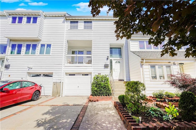 211 Dover Grn, Staten Island, NY 10312 - multi unit property with a garage and driveway