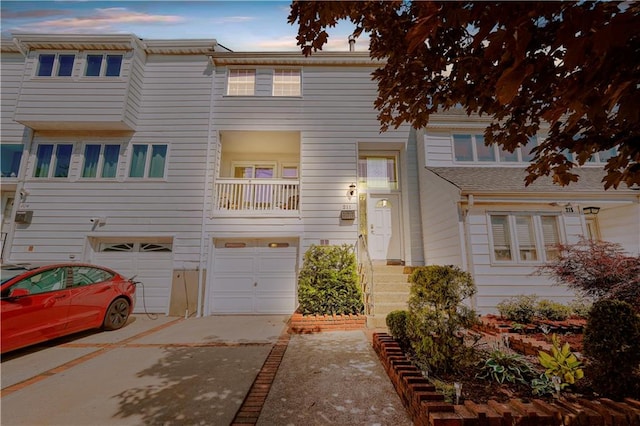 211 Dover Grn, Staten Island, NY 10312 - townhome / multi-family property featuring a garage and concrete driveway