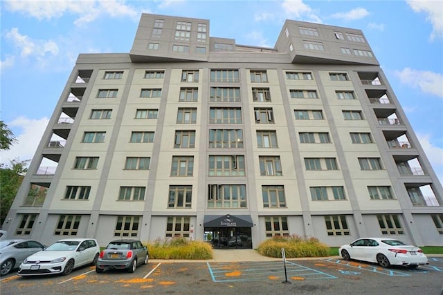 90 Bay Street Lndg Unit 4B, Staten Island, NY 10301 - view of property featuring uncovered parking
