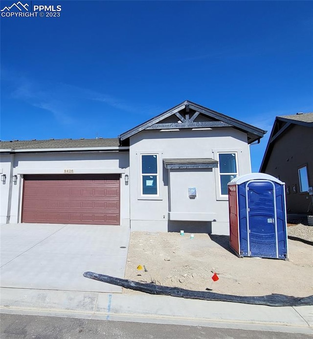 single story home featuring a garage