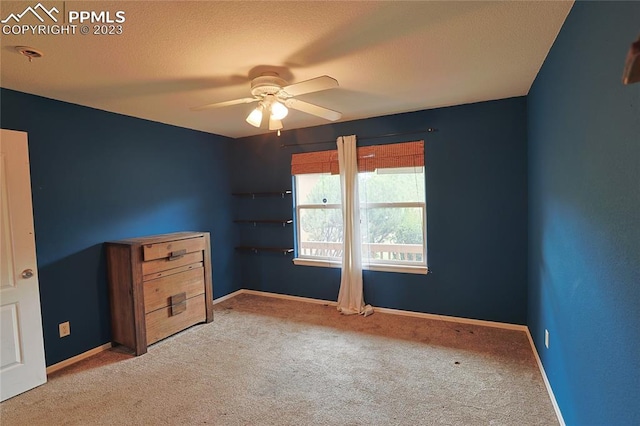 unfurnished room with light carpet and ceiling fan