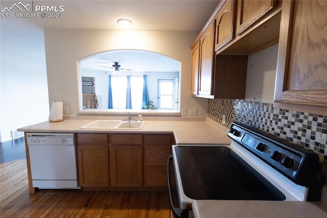 kitchen with range, dark hardwood / wood-style floors, ceiling fan, sink, and white dishwasher