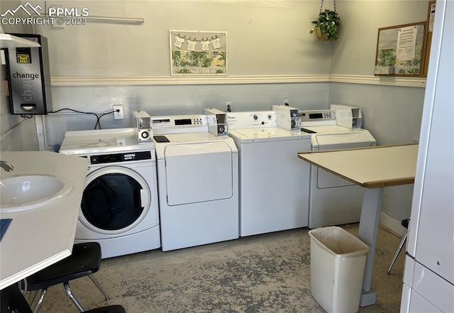 washroom with sink and washing machine and dryer