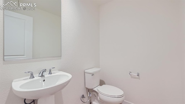 bathroom featuring sink and toilet