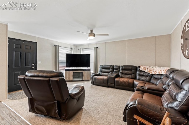 carpeted living room featuring ceiling fan