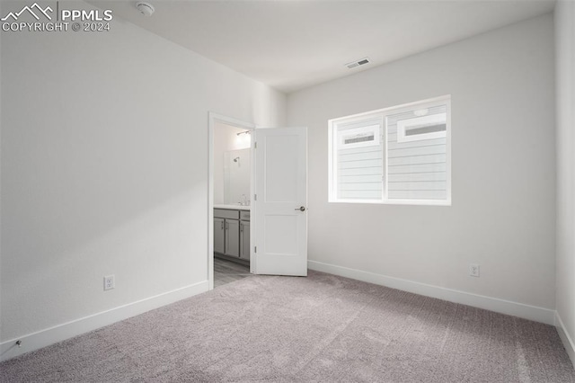 view of carpeted spare room