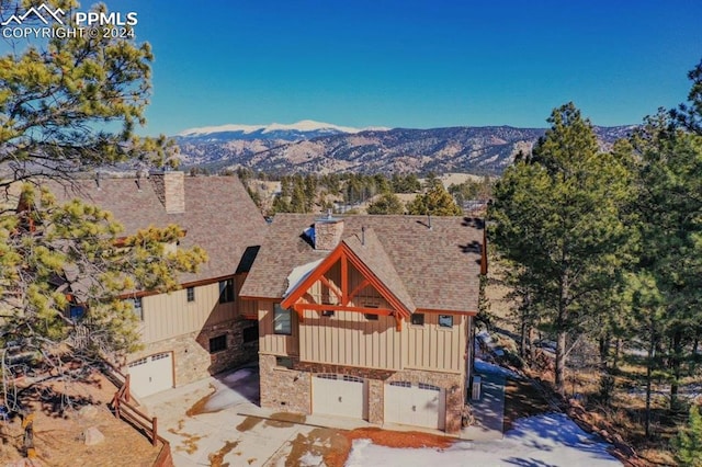 drone / aerial view featuring a mountain view