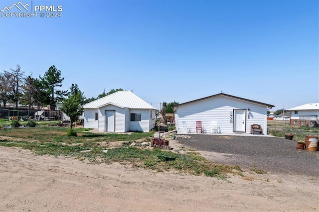 view of front of property