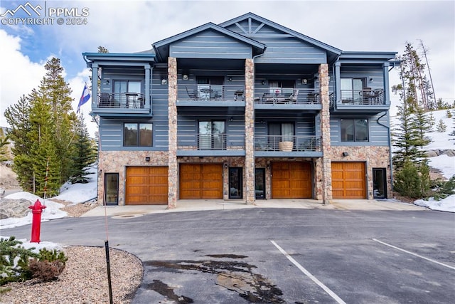 view of front of house featuring a balcony and a garage