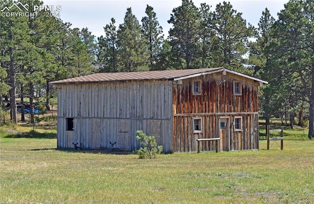 view of outdoor structure with a yard