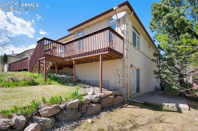 4529 Songglen Cir, Colorado Springs, CO 80906 - view of side of home featuring central AC unit, a wooden deck, and a lawn