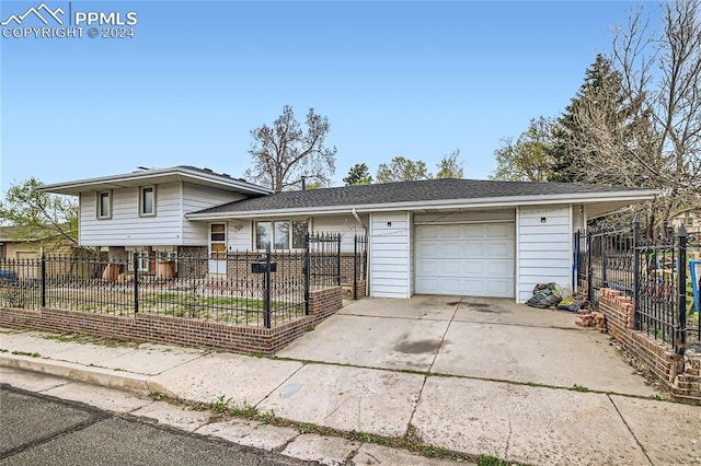 view of front of house featuring a garage