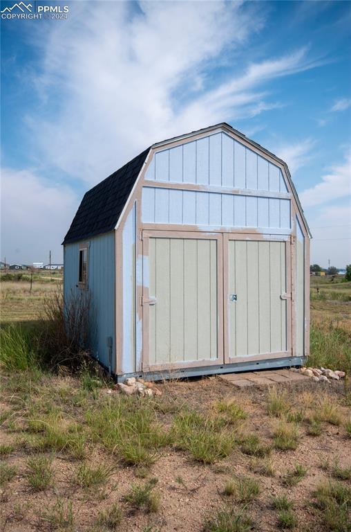 view of outdoor structure