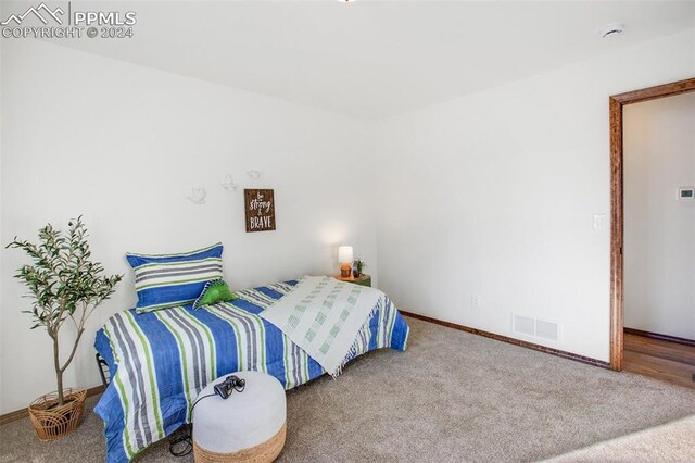 spare room with carpet flooring