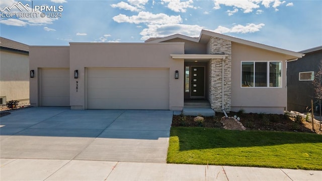 view of front facade with a garage and a front lawn