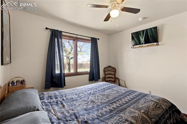 bedroom featuring ceiling fan