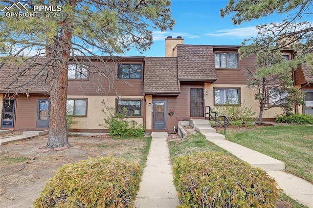 view of property featuring a front lawn