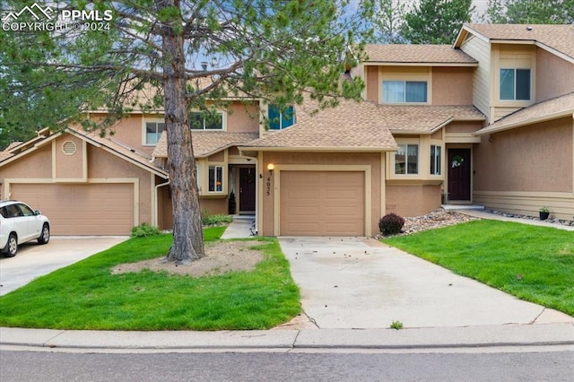 view of front of house featuring a front lawn and a garage