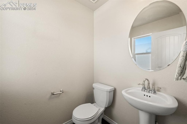 bathroom featuring sink and toilet