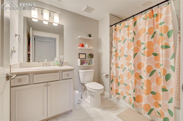 bathroom with a shower with shower curtain, vanity, and toilet