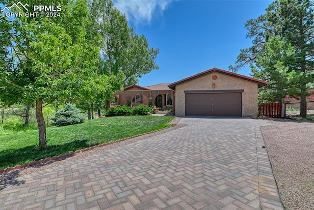 view of front of home featuring a garage and a front yard