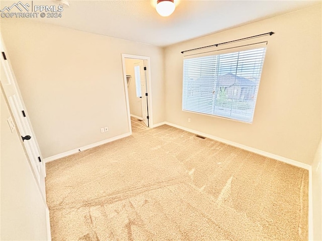 unfurnished room with carpet