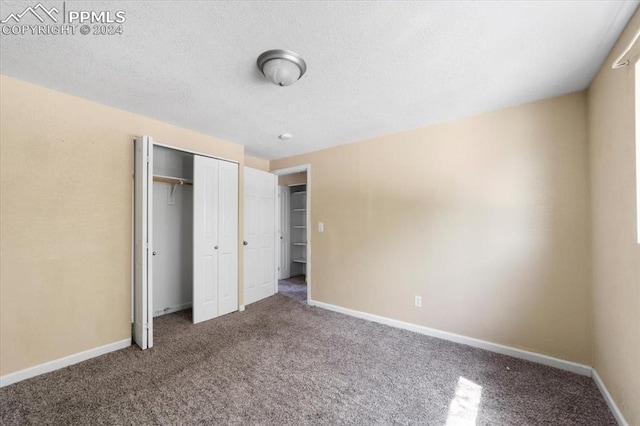 unfurnished bedroom with carpet flooring and a closet