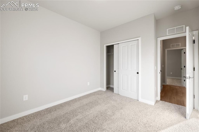 unfurnished bedroom with carpet flooring and a closet