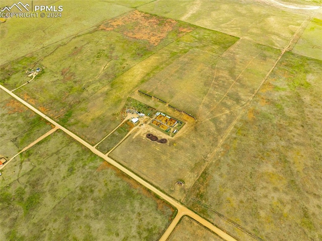 birds eye view of property featuring a rural view