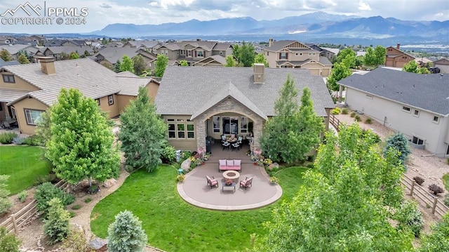 birds eye view of property featuring a mountain view