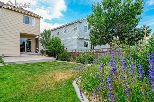 view of yard with a patio area