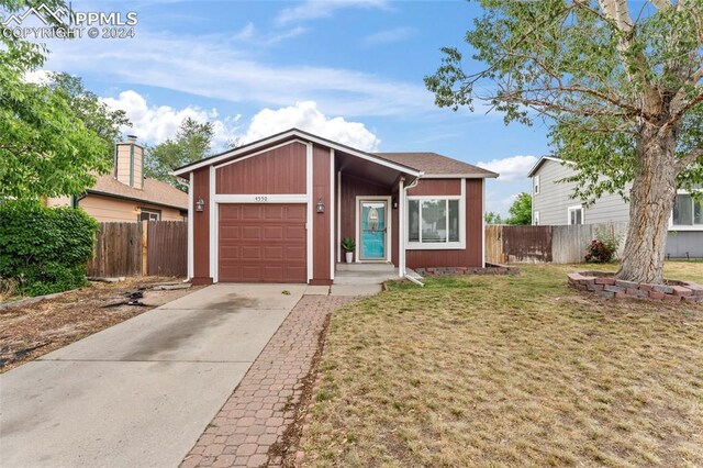 view of front facade featuring a front lawn and a garage