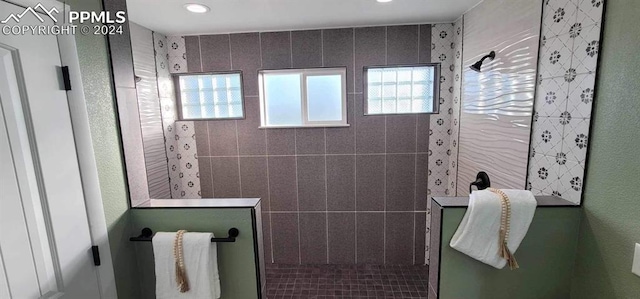 bathroom featuring tiled shower