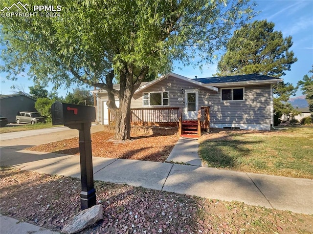 single story home with a front yard