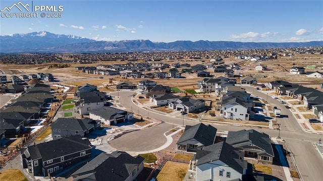 birds eye view of property featuring a mountain view