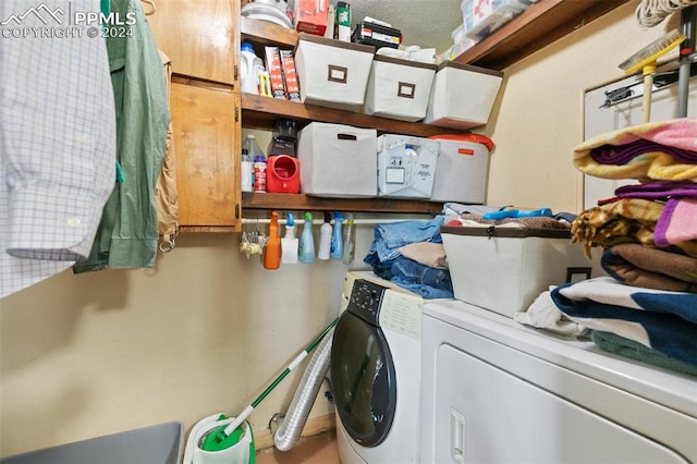 washroom with washer and clothes dryer