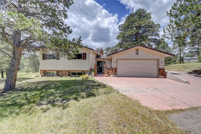 tri-level home featuring a garage and a front yard