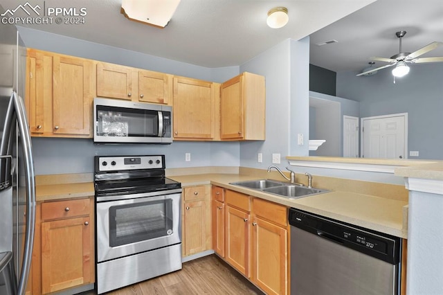 kitchen featuring ceiling fan, sink, stainless steel appliances, light hardwood / wood-style flooring, and kitchen peninsula