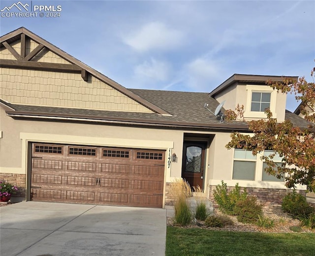 view of front facade featuring a garage