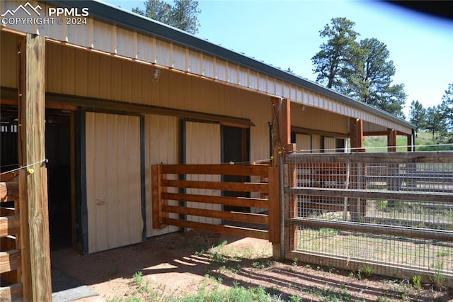 view of stable featuring an outbuilding