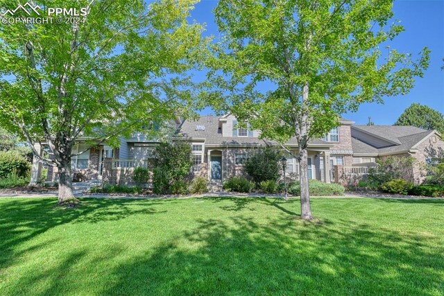 view of front of house with a front yard