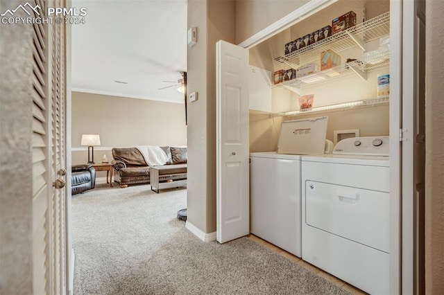 washroom featuring crown molding, ceiling fan, carpet, and washer and dryer