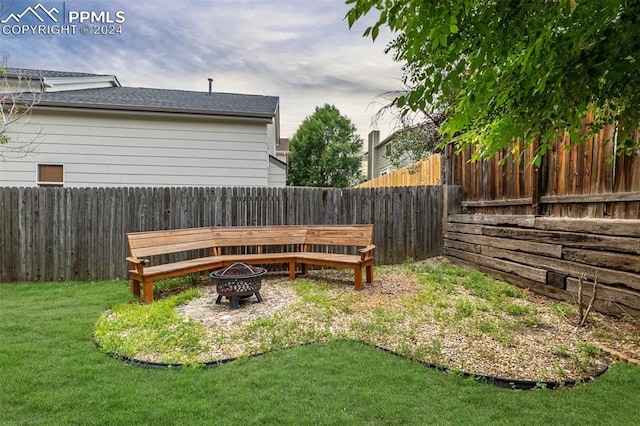 view of yard featuring a fire pit